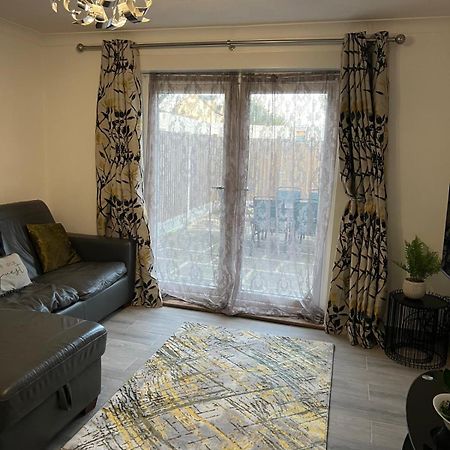 Beautiful 2-Bedroom In Grays Close To Lakeside Exteriör bild